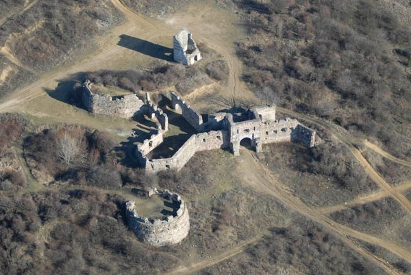 Egri vár, Pilisborosjenő (Fotó: Civertan / Wikipedia)