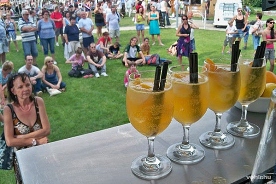 Epekedő tekintetek és a Szentelt sör