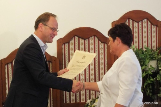 dr. Navracsics Tibor és Boriszné Hanich Edit, Olaszfalu polgármestere