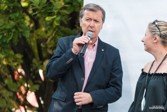 További fotókért kattintson a képre!