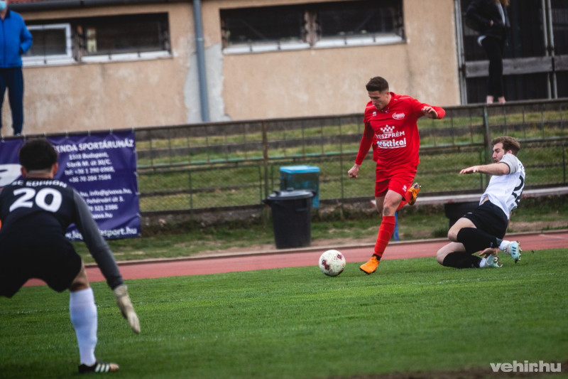 Egy pont is több a semminél (archív fénykép)