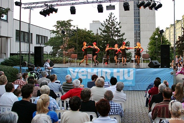 Színpadon a Golding Táccsoport