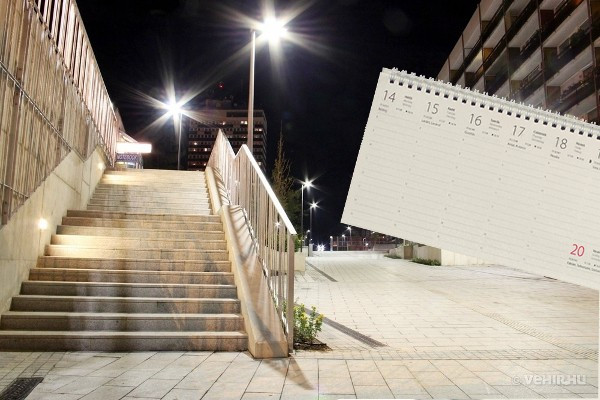 Naptárakat osztogattak az aluljáróban