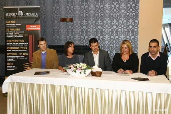 Vér Péter belsőépítész, Saári Annamária rendezvényszervező, Szücs Balázs cégvezető, Gere Henriette marketing vezető és Döbröntei Péter üzletvezető a sajtótájékoztatón