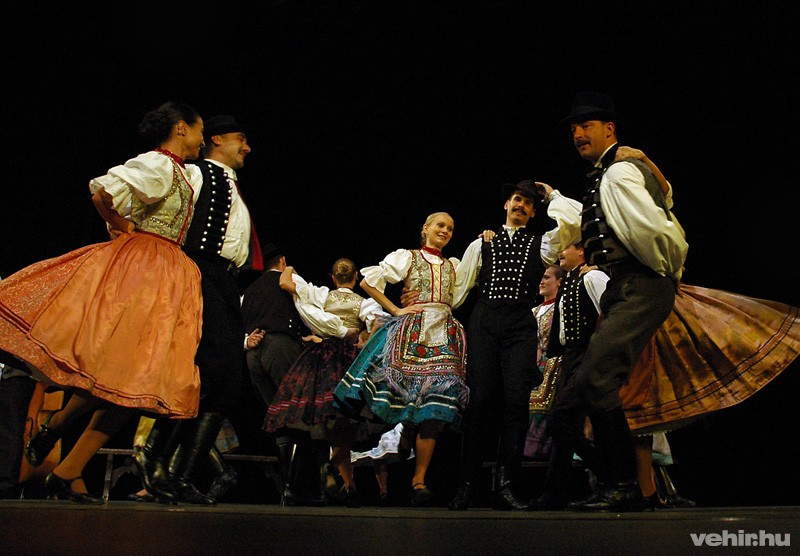 Részlet a Csárdás c. előadásból (Kép: honvedart.hu)