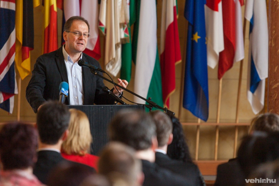 dr. Navracsics Tibor