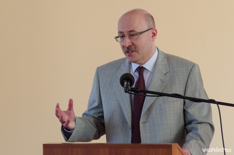 Dr. Hováth Géza dékán