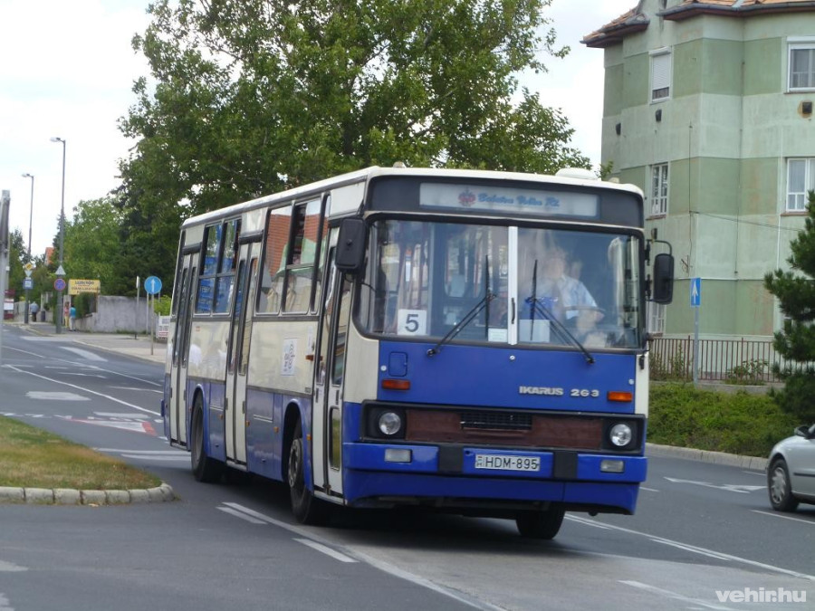 Nem minden típus alkalmas a babakocsi biztonságos rögzítésére