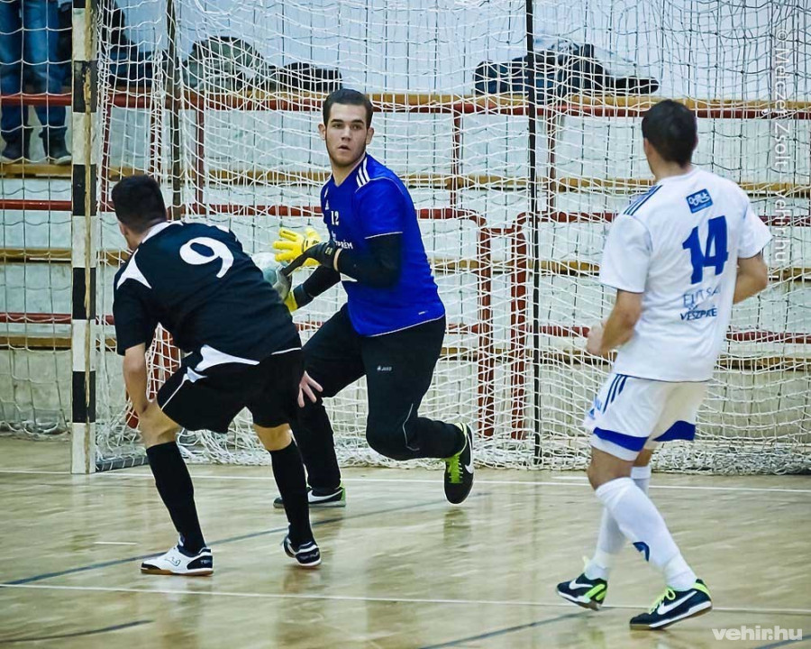 Schmidmajer készül kidobásra