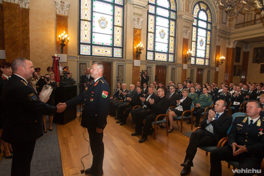 Számos elismerést kiosztottak a közös állománygyűlésen