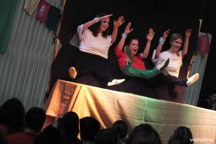 Menőmanók (Apáczai, Pécs)