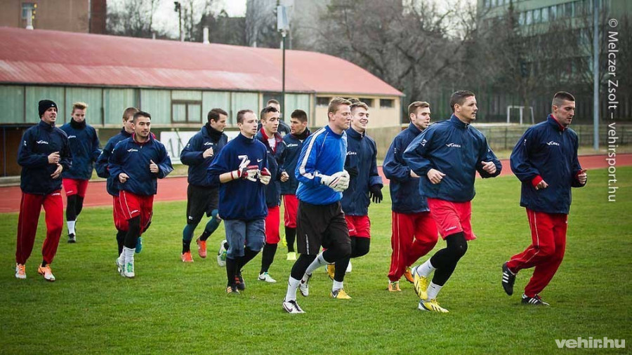 Az együttes megkezdte a felkészülést - archív fotók