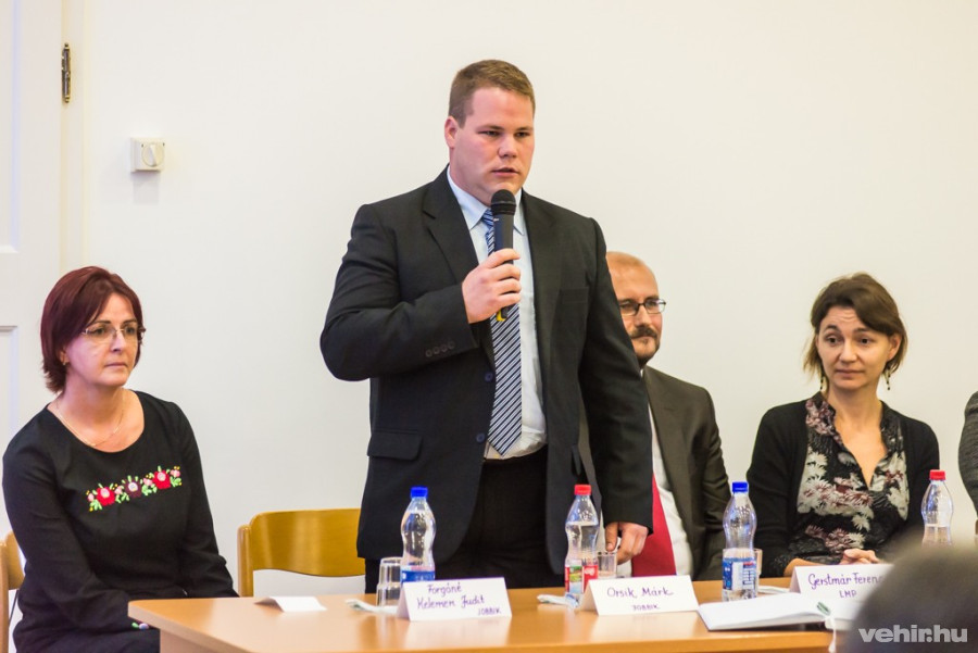 Középen: Orsik Márk