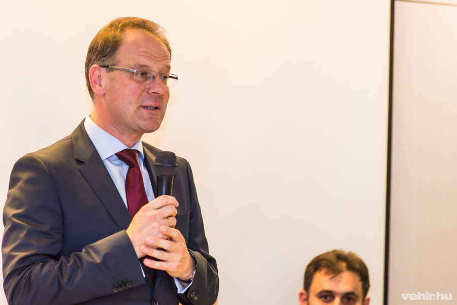 dr. Navracsics Tibor