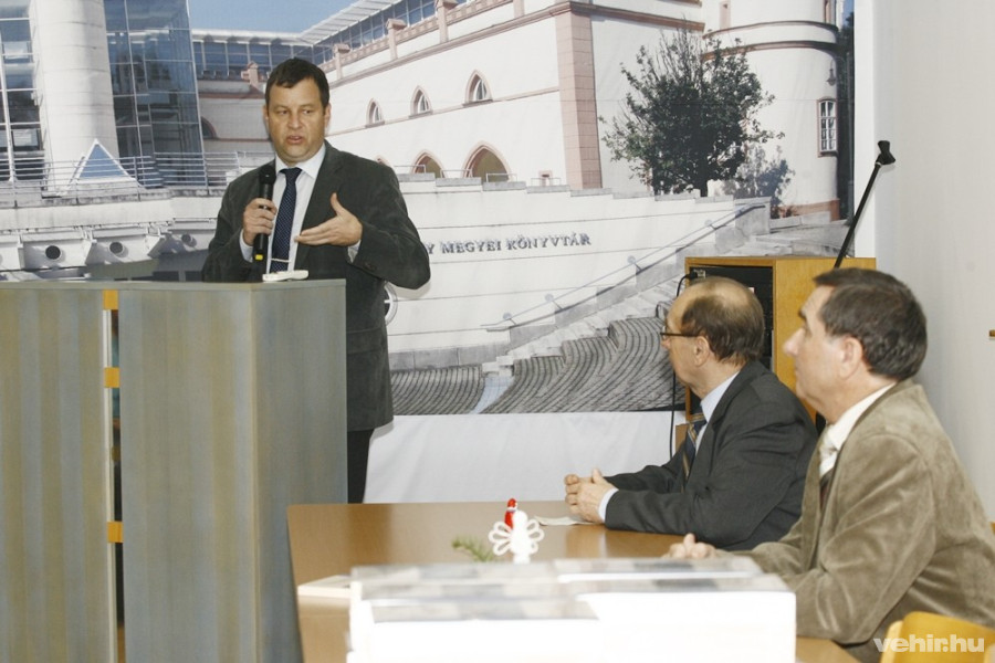 dr. Gelencsér András