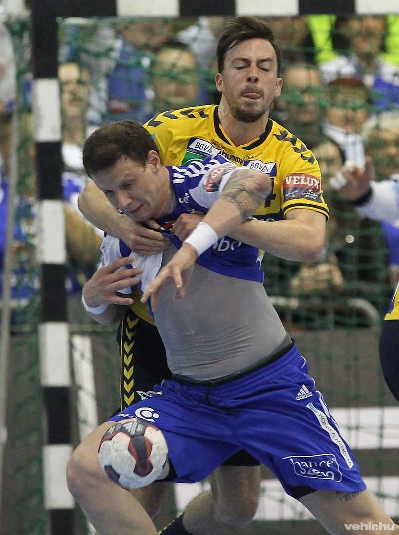 Zubai Szabolcs (elöl) és a német Patrick Groetzki a férfi kézilabda Bajnokok Ligája nyolcaddöntőjében játszott MOL-Pick Szeged - Rhein-Neckar Löwen (német) visszavágó mérkőzésen az Újszegedi Sportcsarnokban 2015. március 22-én. MTI Fotó: Kovács Anikó