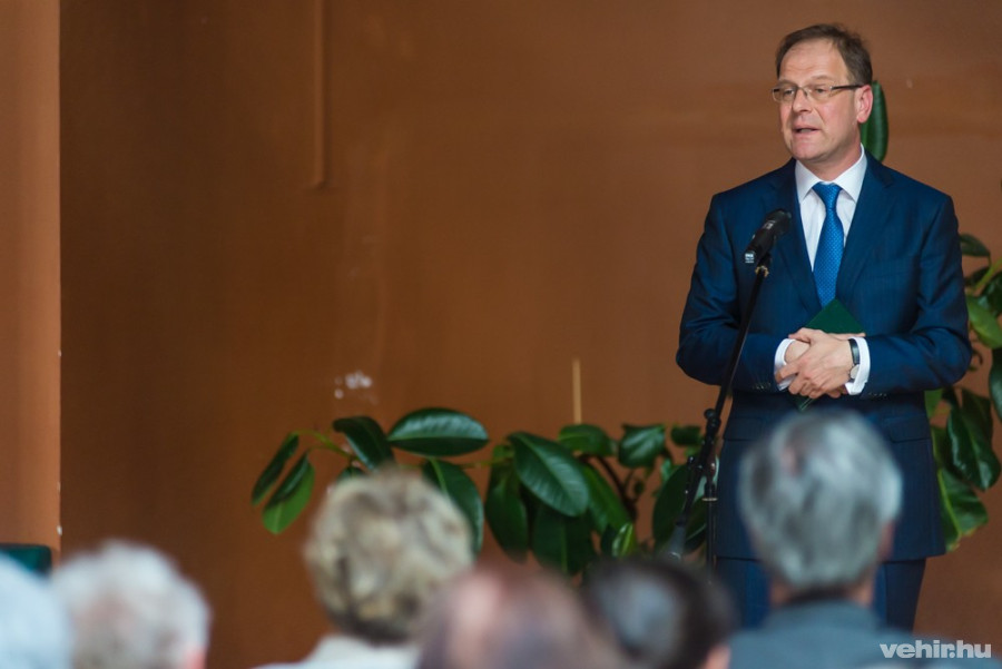 Dr. Navracsics Tibor