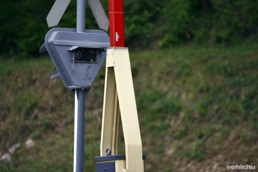 Csak piros jelzésnél rögzít a kamera