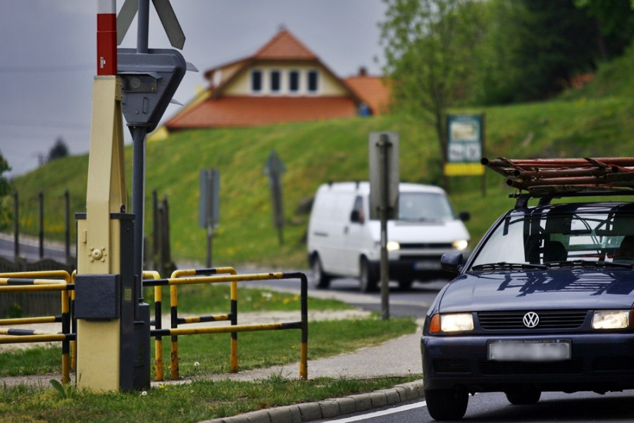 Vasúti kereszteződés a 82-esen, Eplénynél