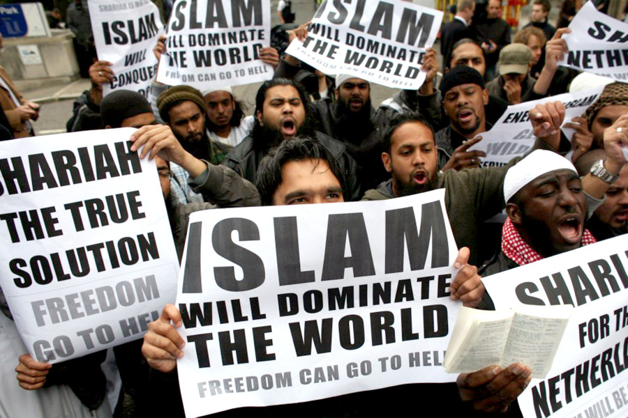 Tüntetés az iszlám jogrendszerért(shária) Hollandiában-fotó:libertyalliance.com