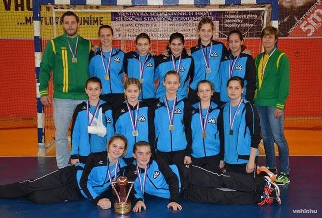 AZ ÉKI Prágában győztes lánykoszorúja