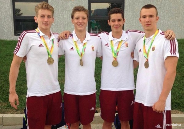 Végh István a kép jobb oldalán