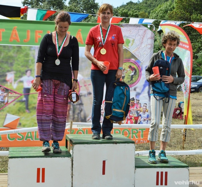 Németh Zsoltné a dobogó legfelső fokán - Fotó: Bálint Mónika