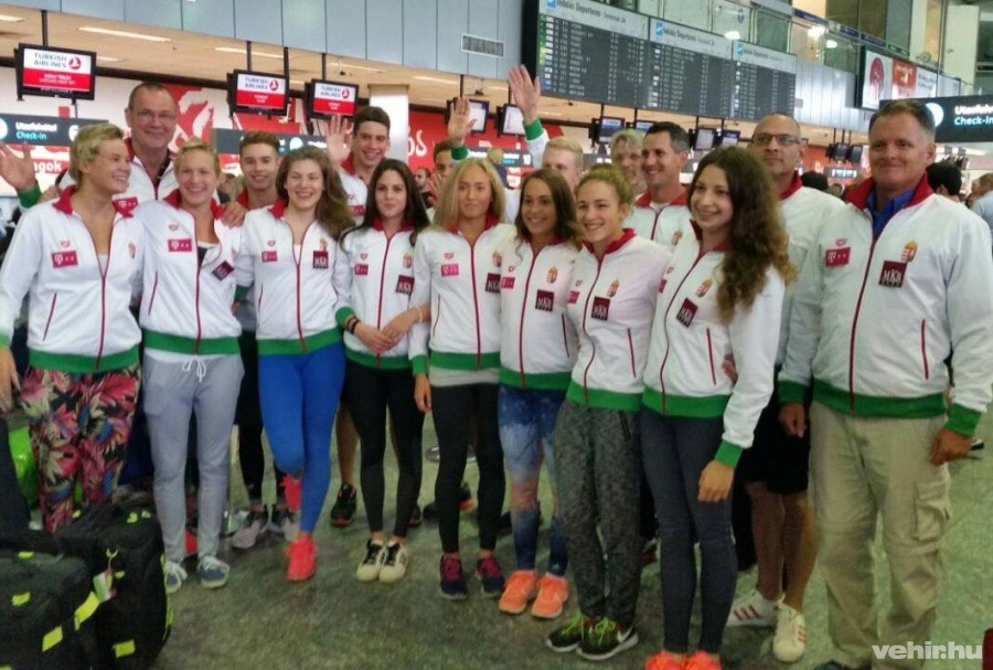 A Szingapúrba utazó magyar küldöttség - Fotó: Magyar Úszó Szövetség Facebook