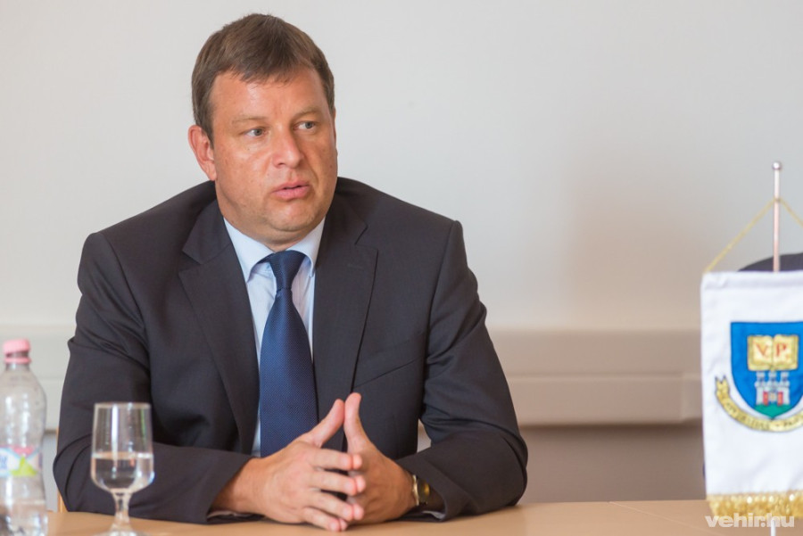 dr. Gelencsér András