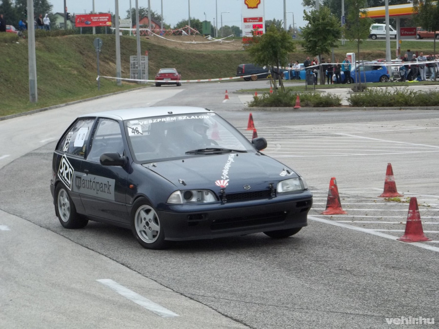 Vaczula Péter Suzukijával