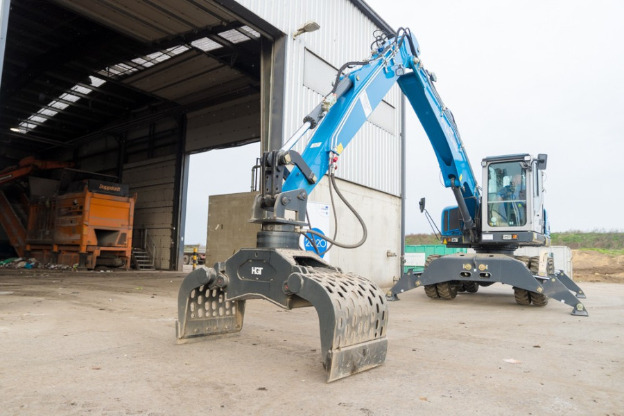 Munkagép a királyszentistváni telepen (archív)