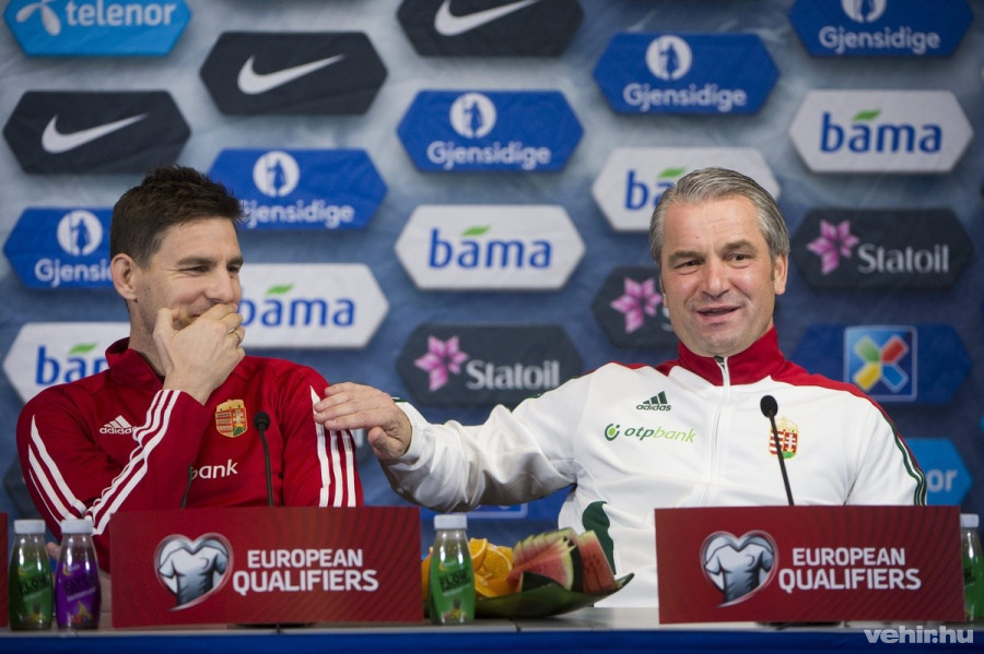 Bernd Storck, a magyar labdarúgó-válogatott szövetségi kapitánya (j) és Gera Zoltán a november 12-i Norvégia-Magyarország labdarúgó Európa-bajnoki pótselejtező mérkőzés előtt tartott sajtótájékoztatón az oslói Ullevaal Stadionban 2015. november 11-én. MTI Fotó: Illyés Tibor