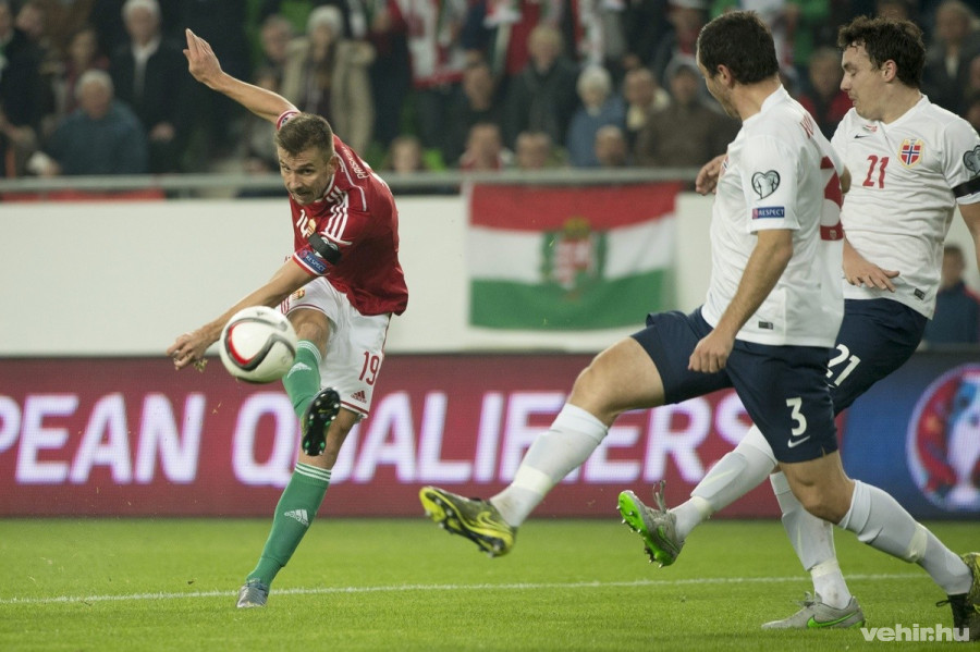 Priskin Tamás gólt lő a Magyarország-Norvégia labdarúgó Európa-bajnoki pótselejtező mérkőzésen a budapesti Groupama Arénában 2015. november 15-én. MTI Fotó: Koszticsák Szilárd