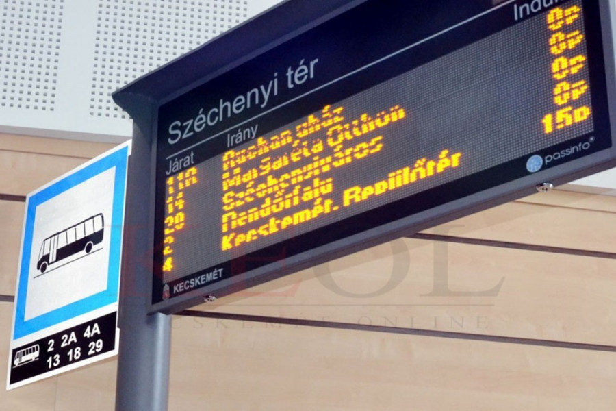 Okos buszmegálló Kecskeméten (fotó: keol.hu)