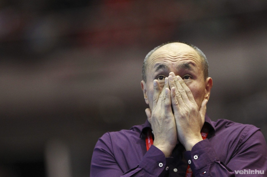 Talant Dujshebaev szövetségi kapitány a férfi kézilabda Európa-bajnokság D csoportjában játszott Oroszország - Magyarország mérkőzés végén Gdanskban, az Ergo Arénában 2016. január 18-án. A magyar válogatott 27-26-ra kikapott. MTI Fotó: Kovács Anikó 