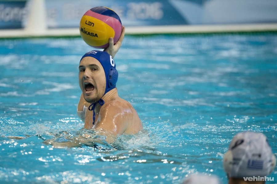 osnyánszky Norbert dob a belgrádi vízilabda Európa-bajnokság bronzérméért játszott Magyarország - Görögország mérkőzésen 2016. január 23-án. MTI Fotó: Koszticsák Szilárd