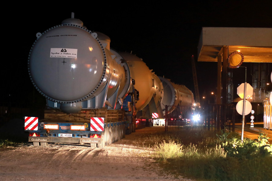 Megérkezett a túlméretes szállítmány a péti Nitrogénművekhez MTI-Nagy Lajos