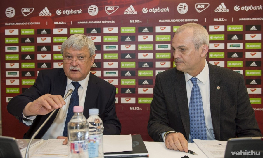 Csányi Sándor, a Magyar Labdarúgó Szövetség (MLSZ) elnöke (b) és Vági Márton, az MLSZ főtitkára a szövetség közgyűlésén Telkiben 2016. május 6-án. MTI Fotó: Illyés Tibor