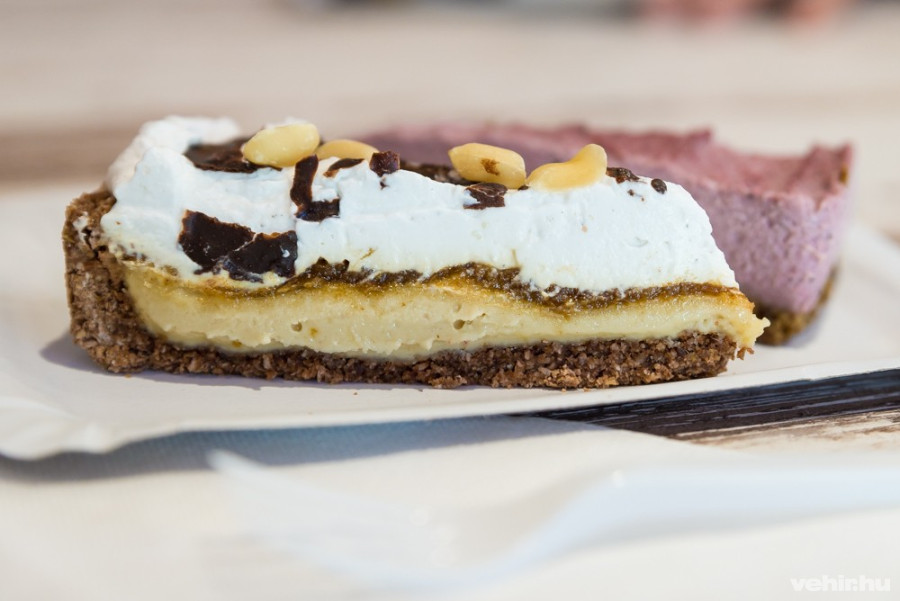 A snickers és az epres kesukrém szelet. 100% gluténmentes.