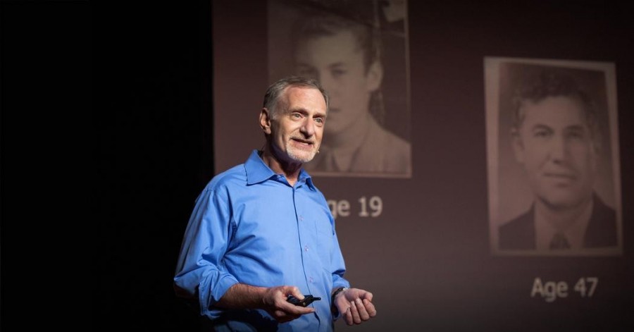 Robert J. Waldinger a 2015 decemberi TED-es előadásán. Fotó: TED