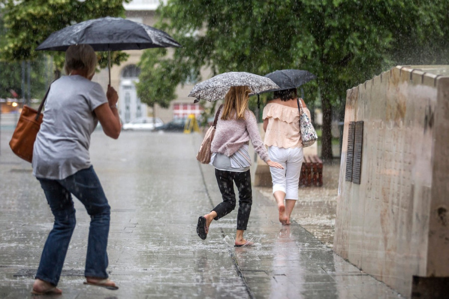 Eső Budapesten (mti)