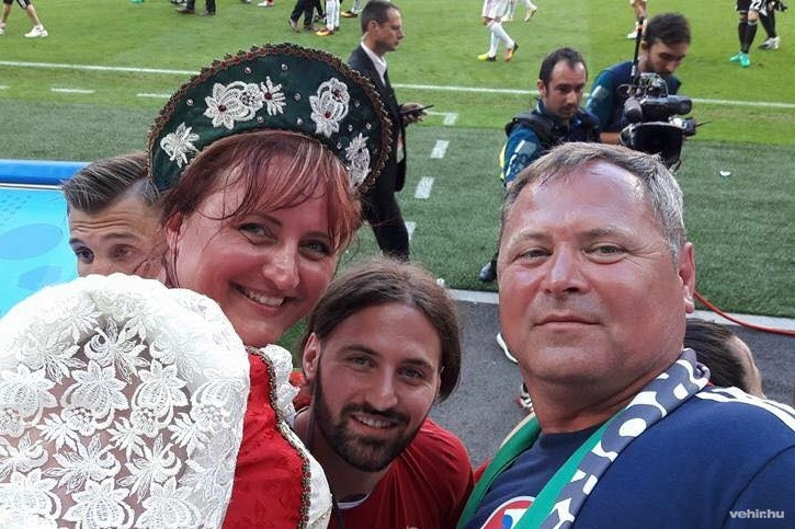 Az Eb-hős szülei körében