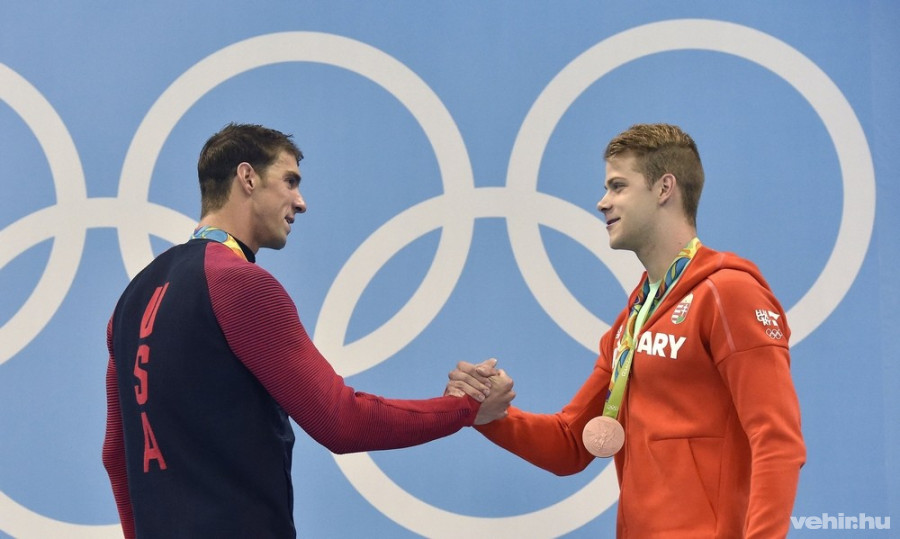 Példaképével, Michael Phelpsszel, MTI-fotó: Ilyés Tibor