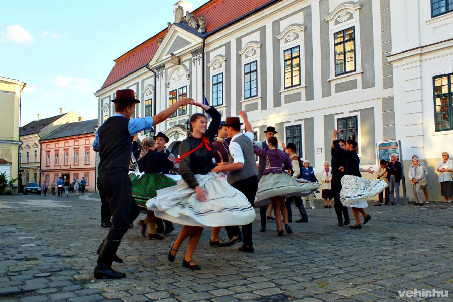 A Veszprémi Ifjúsági Táncegyüttes bemutatója