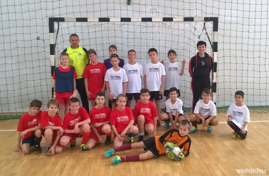 A Szilágyi (fehér mezben( és a Báthory csapata az első napon 2-2-es döntetlent ért el - Fotó: FInta Péter