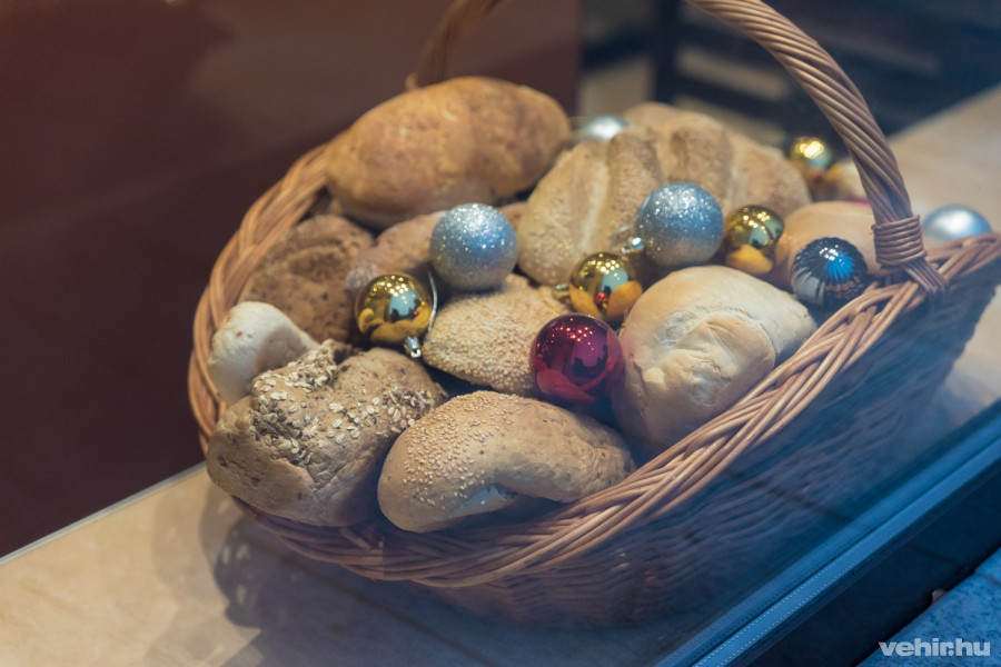 Gömbök a kenyerek közt