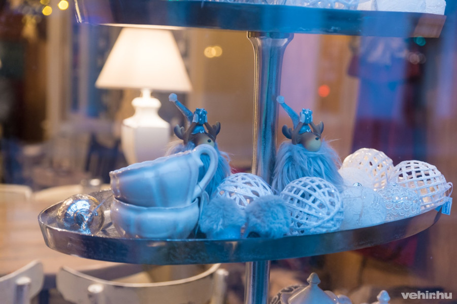 Ezek is érdekes állatok. Talán szőrös szarvasok?