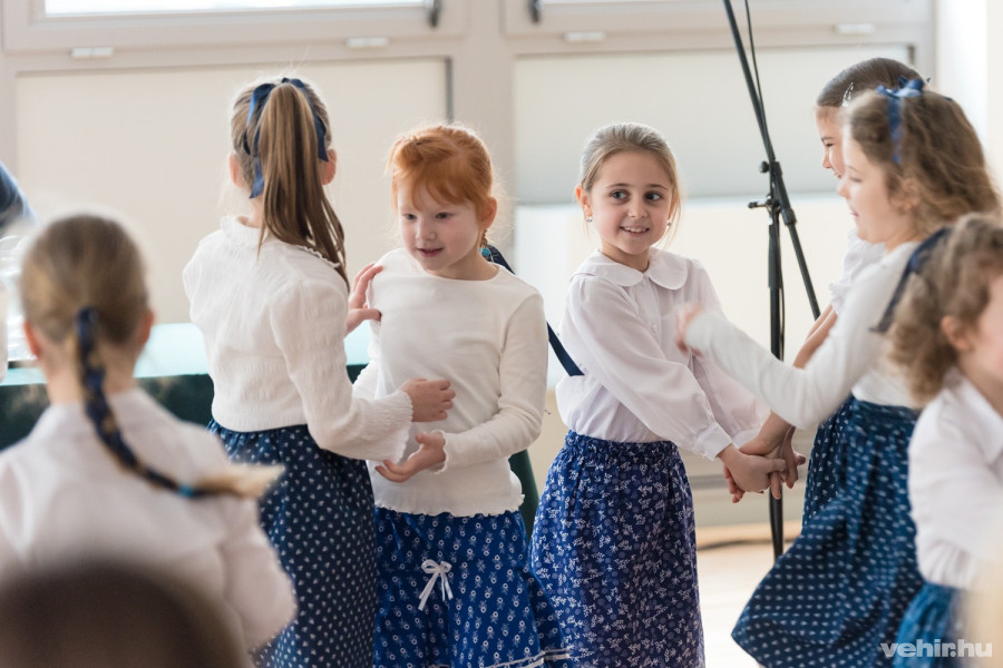 Az Egry Úti Körzeti Óvoda Ficánka csoportja játékos műsorral készült