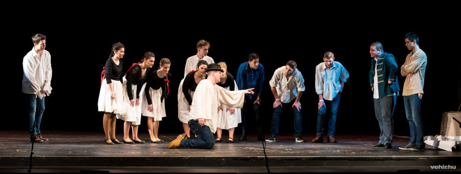 A várpalotai Faller Jenő Szakközépiskola és Kollégium a Lúdas Matyit adta elő