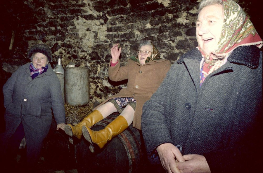 Raposkai asszonyfarsang 1987-ben (Nagyvári Ildikó felvétele, Lackovits Emőke gyűjtése, Laczkó Dezső Múzeum)